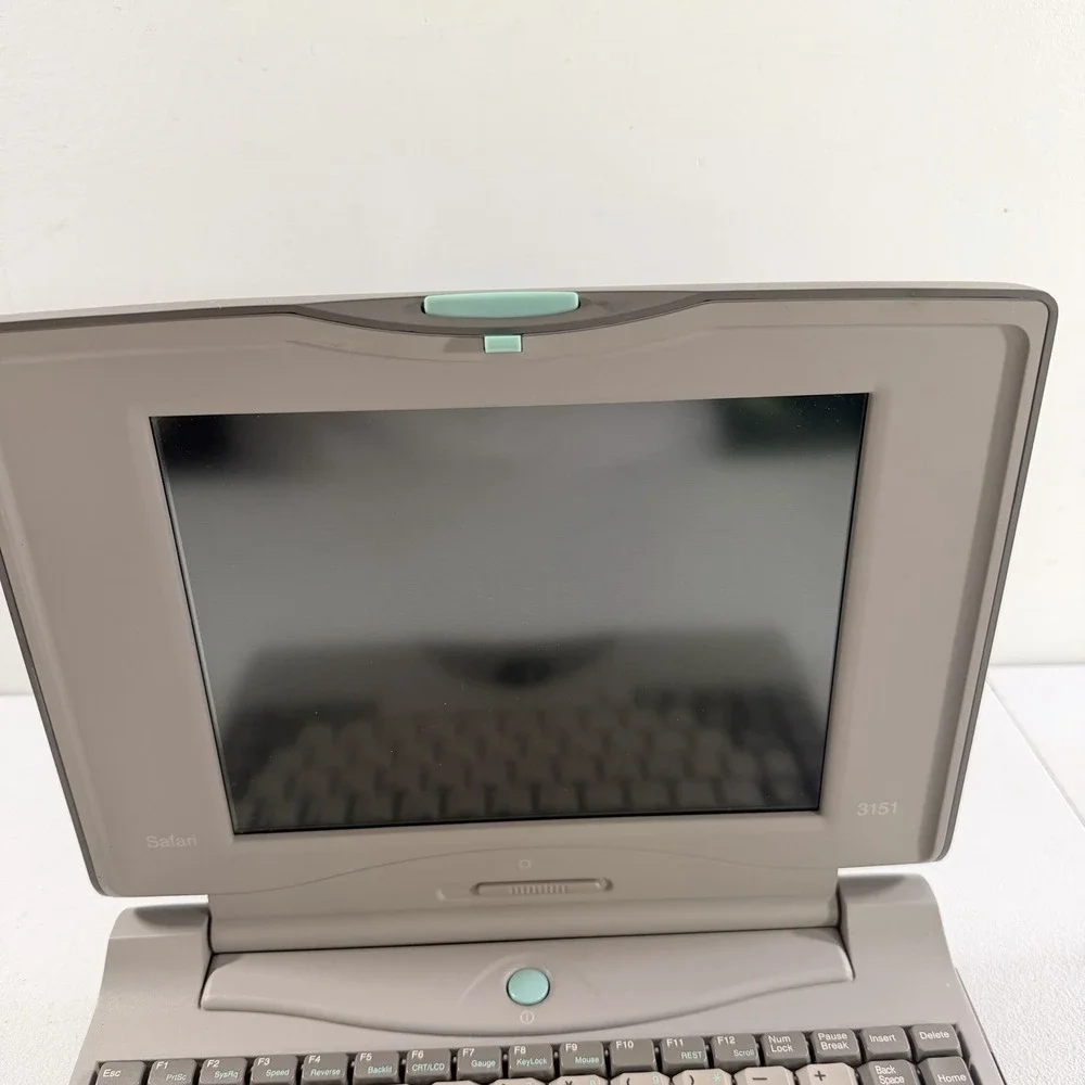 Vintage Retro AT&T Safari 3151 Laptop Computer POWERS ON NO BOOT DEVICE READ